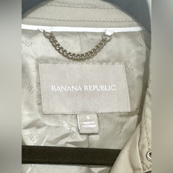 Gorgeous Barely Worn Banana Republic Trench Coat! - Picture 3 of 3